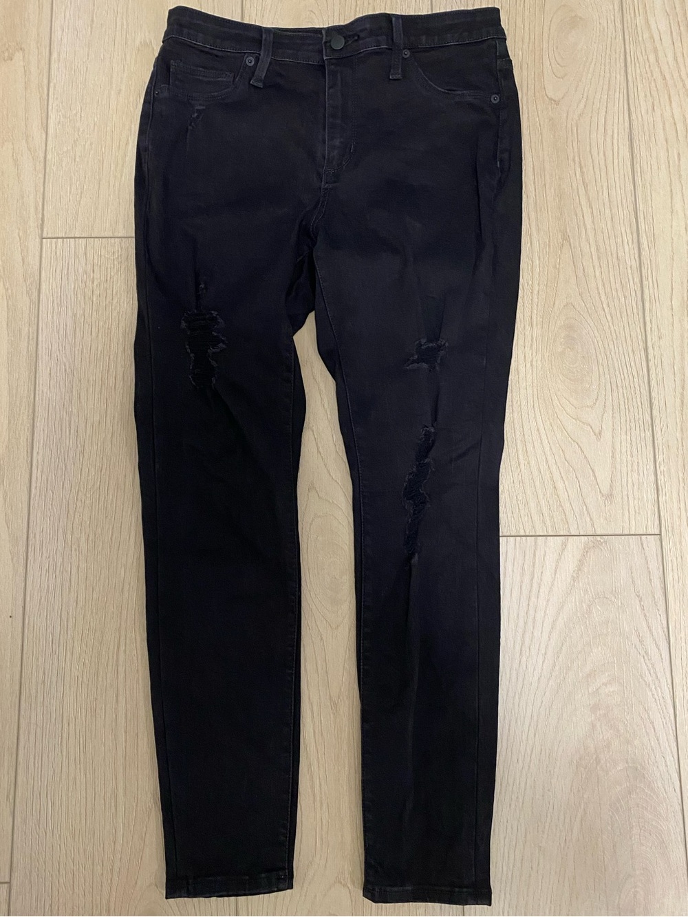 Universal Thread distressed Black Skinny Jeans